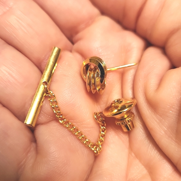 Colibri Of London Gold Plated Love Knot Tie Tack - Picture 2 of 4